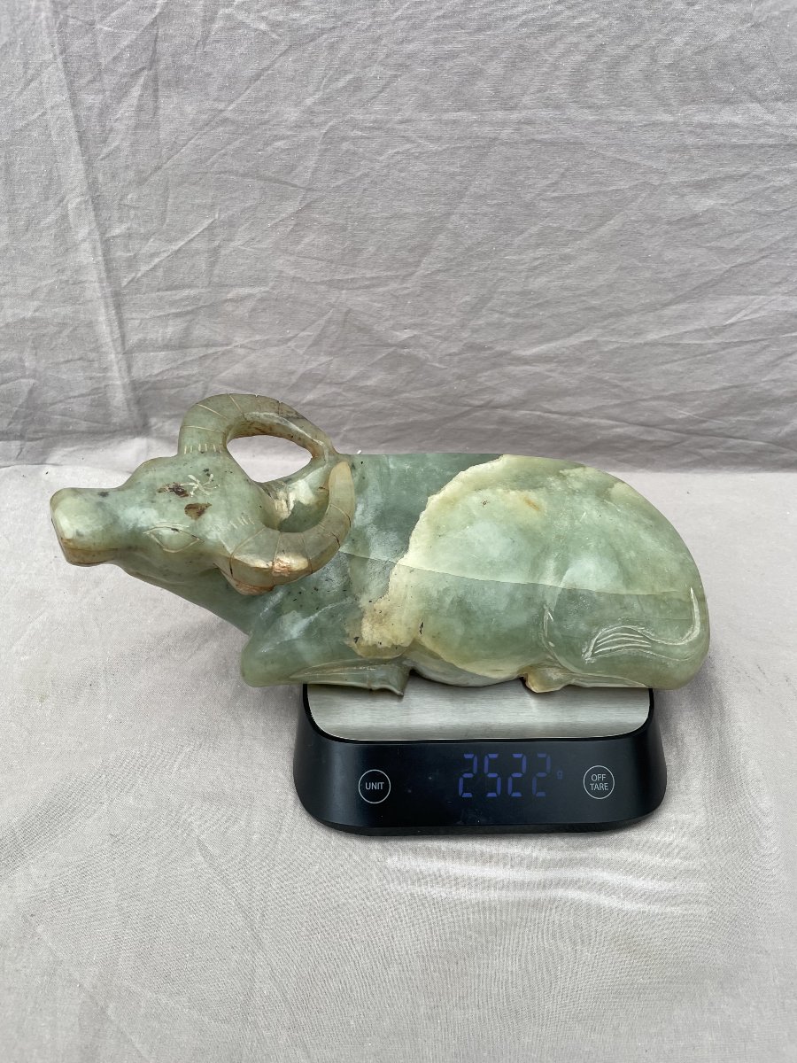 Grand buffle zodiacal de jade. Néphrite céladon. L 26,5cm. Chine république Meiguo  (1912-1949)-photo-2