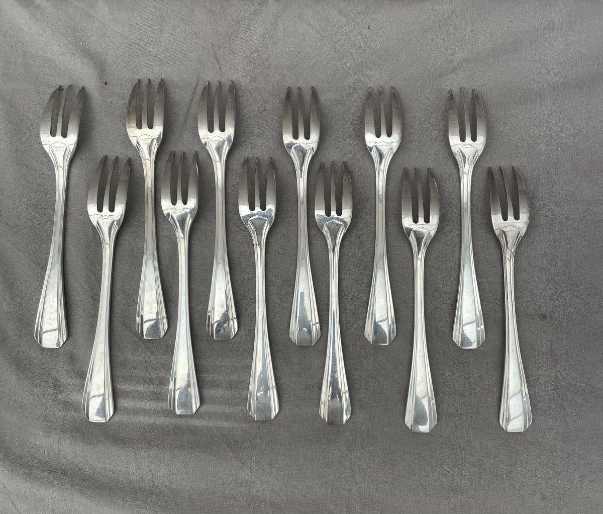 Christofle écrin coffret de 12 douze fourchettes à gâteaux métal argenté modèle Boréal -photo-1