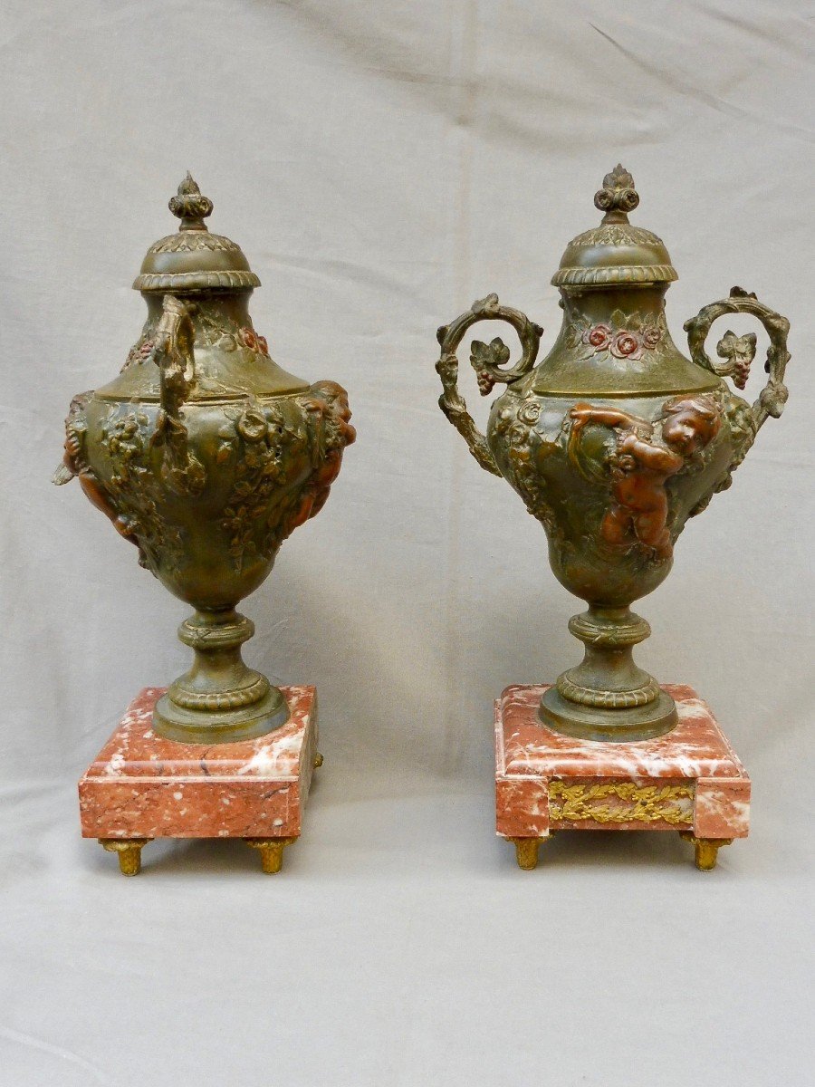 Pair Of Louis XVI Style Cassolettes In Regulates With Polychrome Patina Putti Angels Cherubs Angelo-photo-3