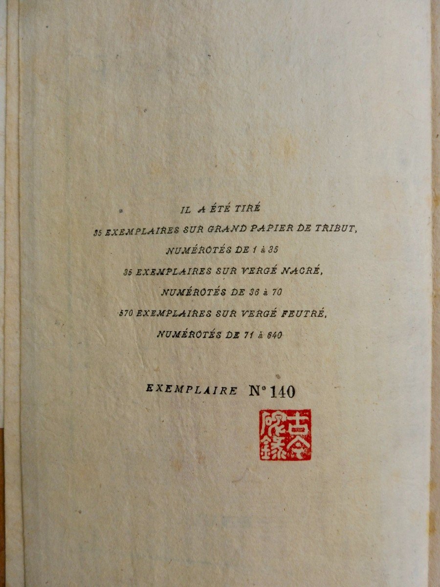 Victor Segalen : " Stèles " . Pékin, Presses Du Pei-t'ang, Pour Paris, Crès, 1914 In-4 Plats Ais de bois édition numérotée et limitée à 640 exemplaires 1 des 570 ex sur vergé feutré N°140/570 维克多·塞格伦：“石碑”。北京，杜培堂出版社，年 编号和限量版 640 份 570 份中的 1 份，无光泽平纹纸-photo-4