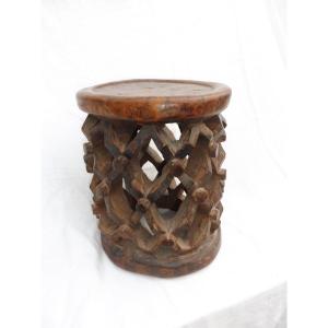 Tabouret de Dignitaire, Bamiléké, Cameroun. Bamileke bois lourd à patine ancienne incrustée, 30X27X39Cm XIXème 19ème Araignées stylisées mygales 