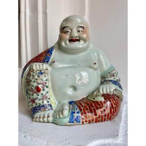 Chine - R&eacute;publique Minguo (1912 - 1949) Hotei En Porcelaine Polychrome, Bouddha Rieur Porte Bonheur 26 cm 中国 - 民国共和国（1912 - 1949 年）彩色瓷布袋，幸运笑佛 26 厘米