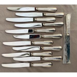 CHRISTOFLE Suite de 12  couteaux de table en métal argenté modèle Chinon lames inox 24,5cm 