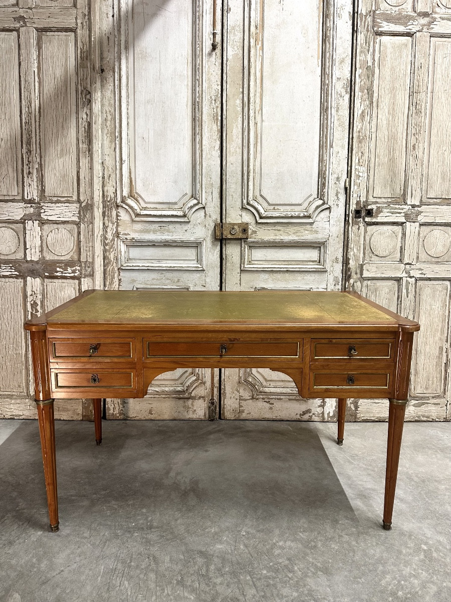 Bureau plat de style Louis XVI en merisier circa 1960