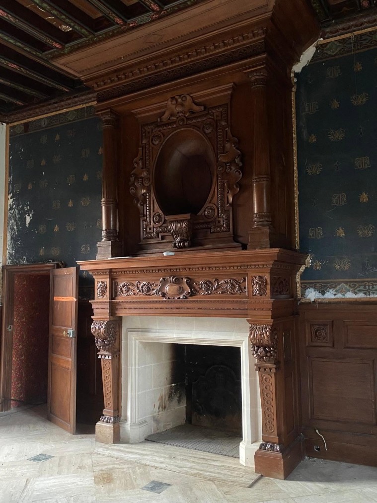 Renaissance-style Castle Fireplace, Late 19th Century 