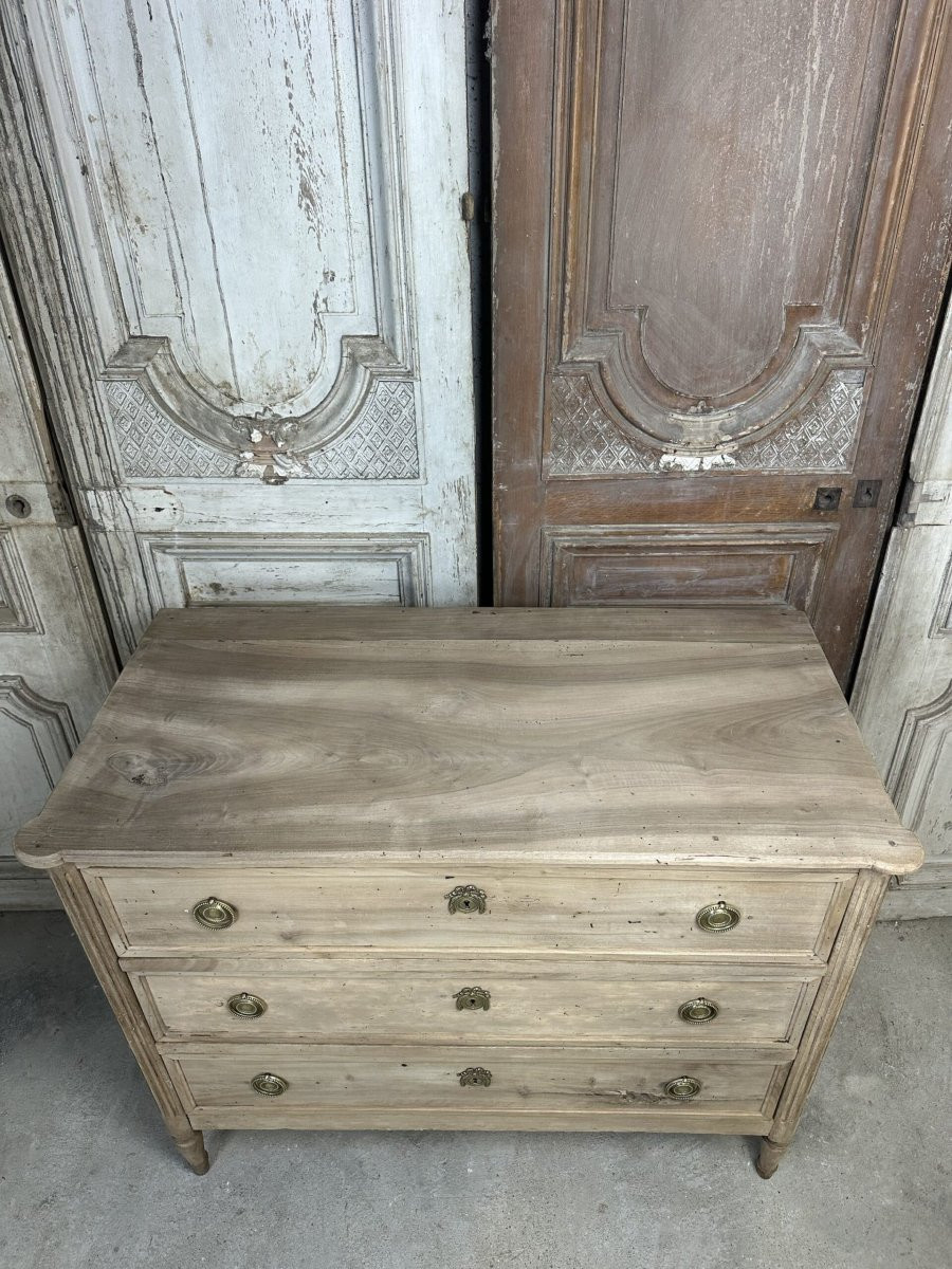 Commode Louis XVI en noyer blanchi circa 1800-photo-3