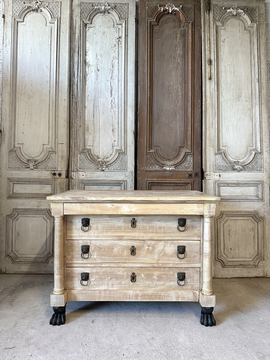 Commode en merisier blanchi vers 1800