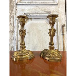 Paire de bougeoirs en bronze début 20e siècle style Louis XV