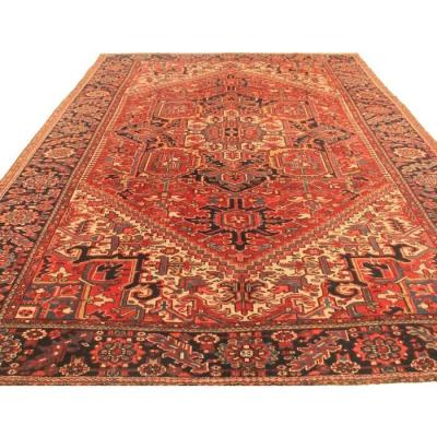 Grand Persian Heriz Rug Early 20th Century