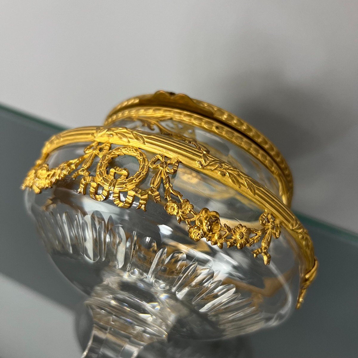 Rare Très Belle Bonbonnière / Boite 19ème Siècle En Cristal Taillé à Riche Monture De Bronze -photo-2