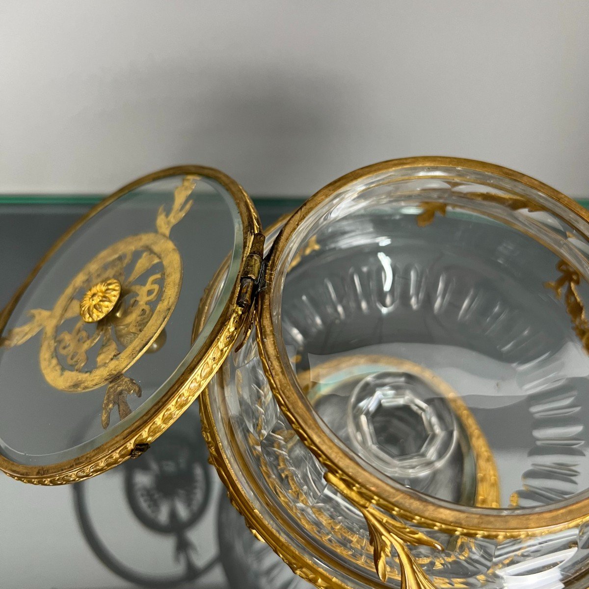 Rare Très Belle Bonbonnière / Boite 19ème Siècle En Cristal Taillé à Riche Monture De Bronze -photo-4
