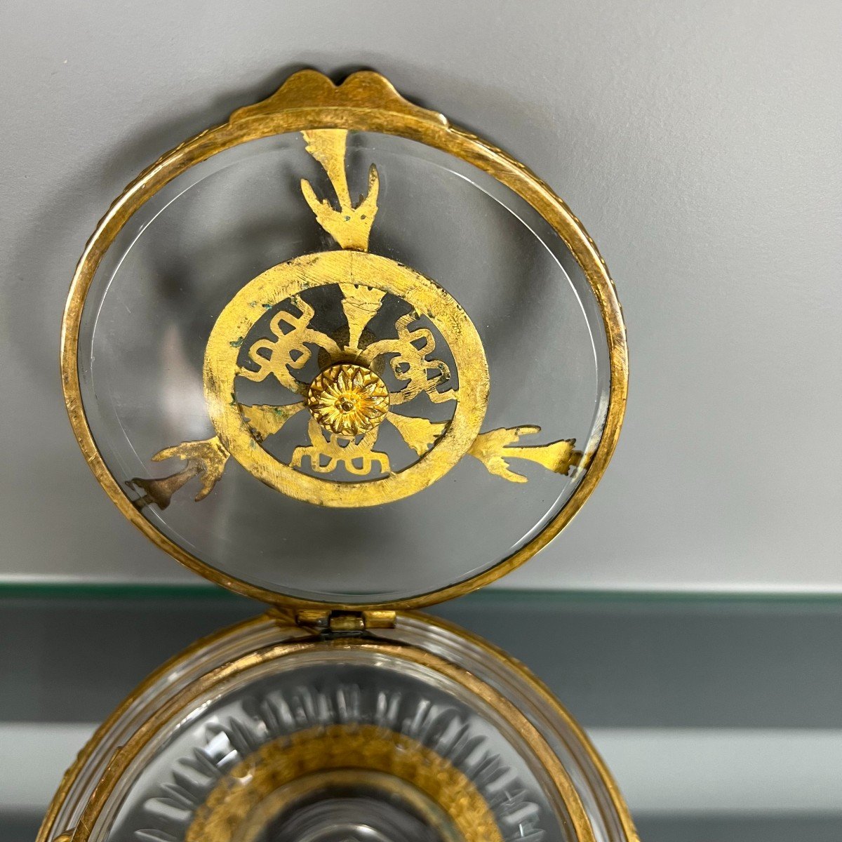Rare Très Belle Bonbonnière / Boite 19ème Siècle En Cristal Taillé à Riche Monture De Bronze -photo-5