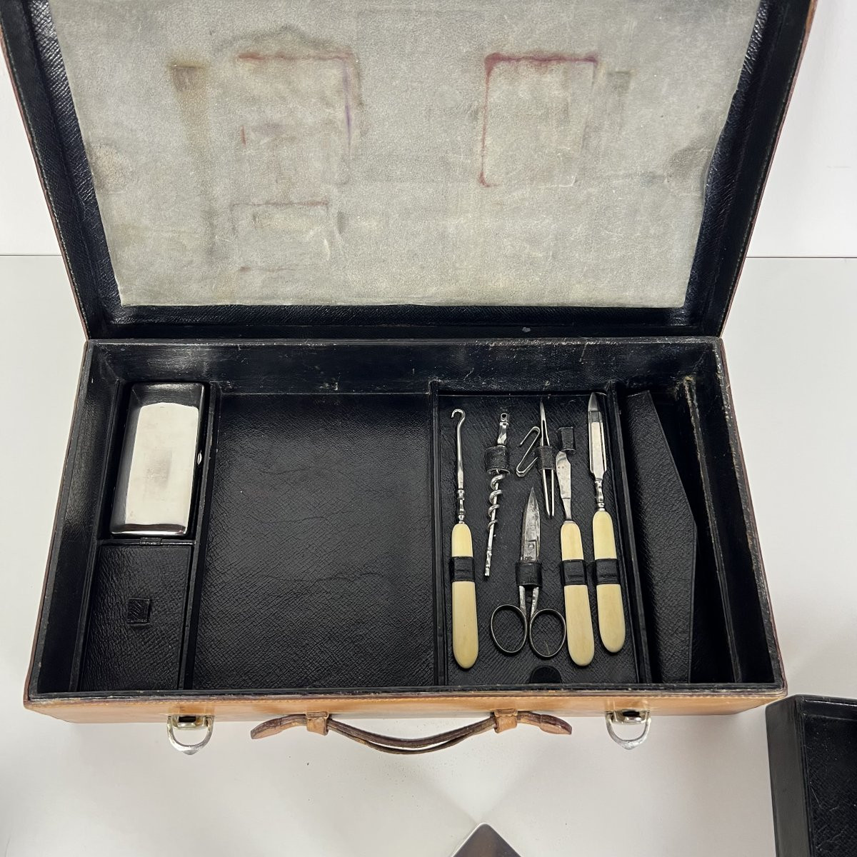 PARIS Début XXème Necessaire de voyage Art Deco "Au touriste" en Argent -photo-4