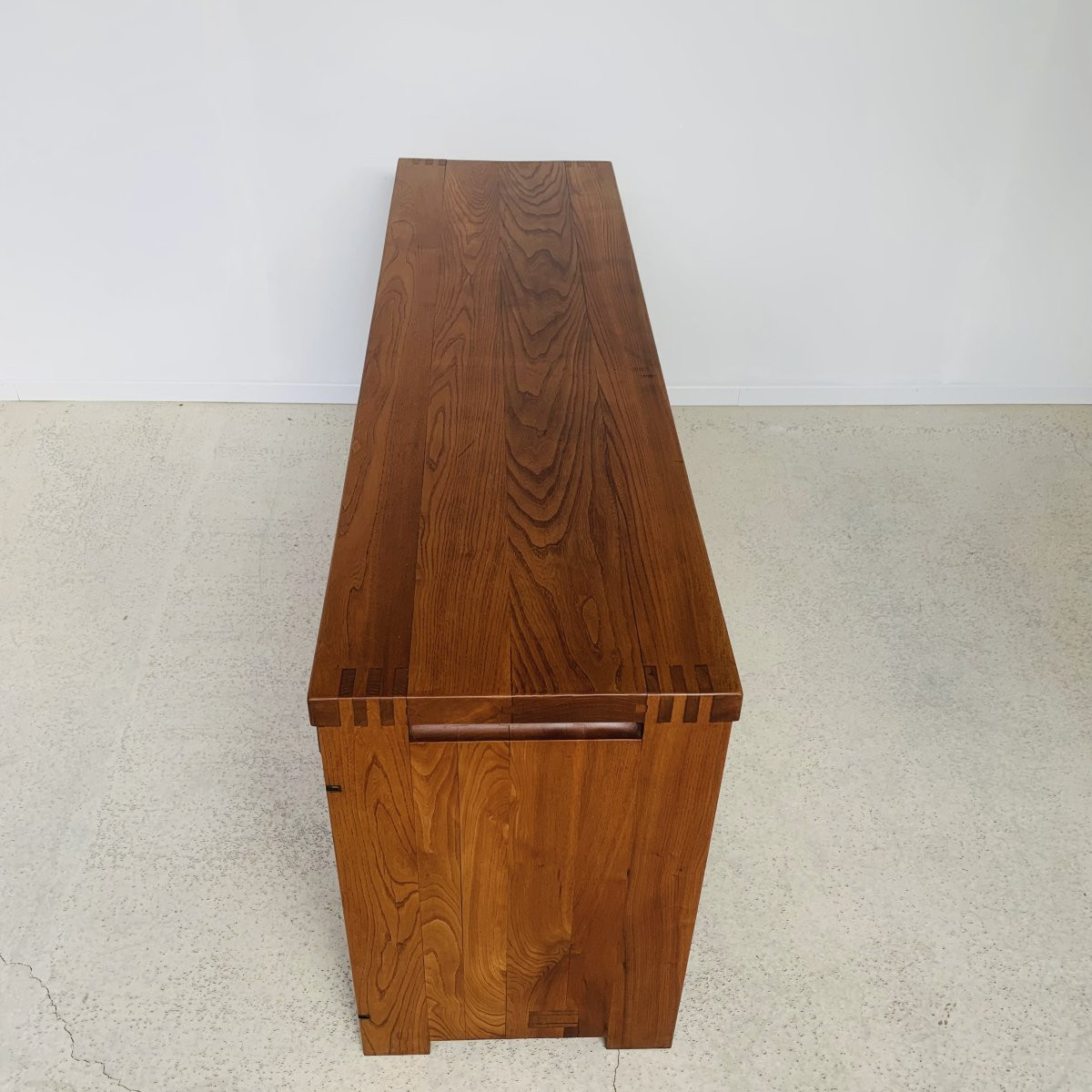 R08a Solid Elm Sideboard  By Pierre Chapo, France 1975 -photo-3
