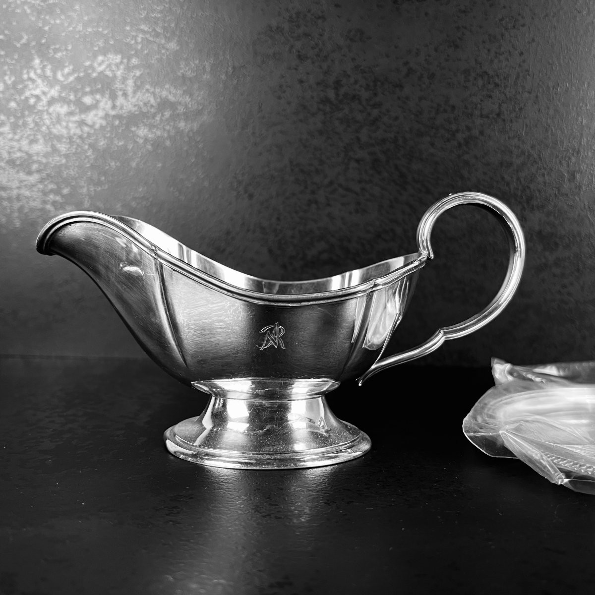 Orfèvrerie Jezler Suisse (Schaffhouse), XXe siècle - Saucière et Dessous de Carafe - Argent 800-photo-3