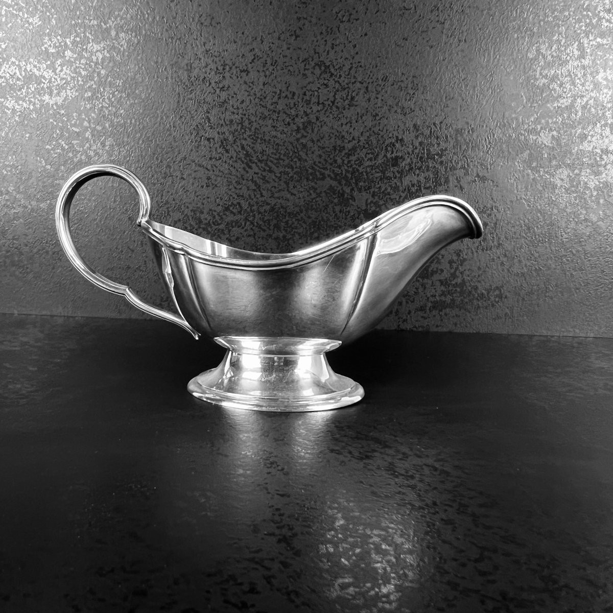 Orfèvrerie Jezler Suisse (Schaffhouse), XXe siècle - Saucière et Dessous de Carafe - Argent 800-photo-3