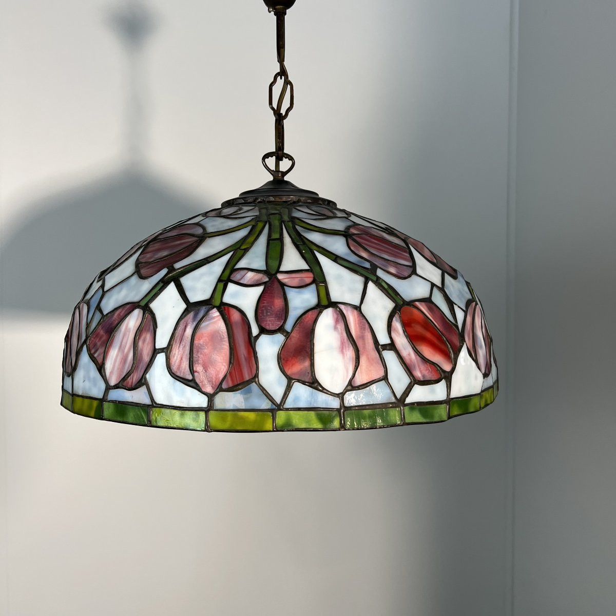 Importante Suspension type Tiffany - 45cm lustre plafonnier - Vitraux aux tulipes - Art Nouveau-photo-2
