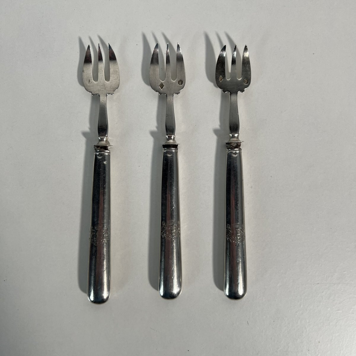 3 fourchettes à huîtres en argent, Emile Puiforcat, XIXe siècle - Armoiries par Gallé-photo-3