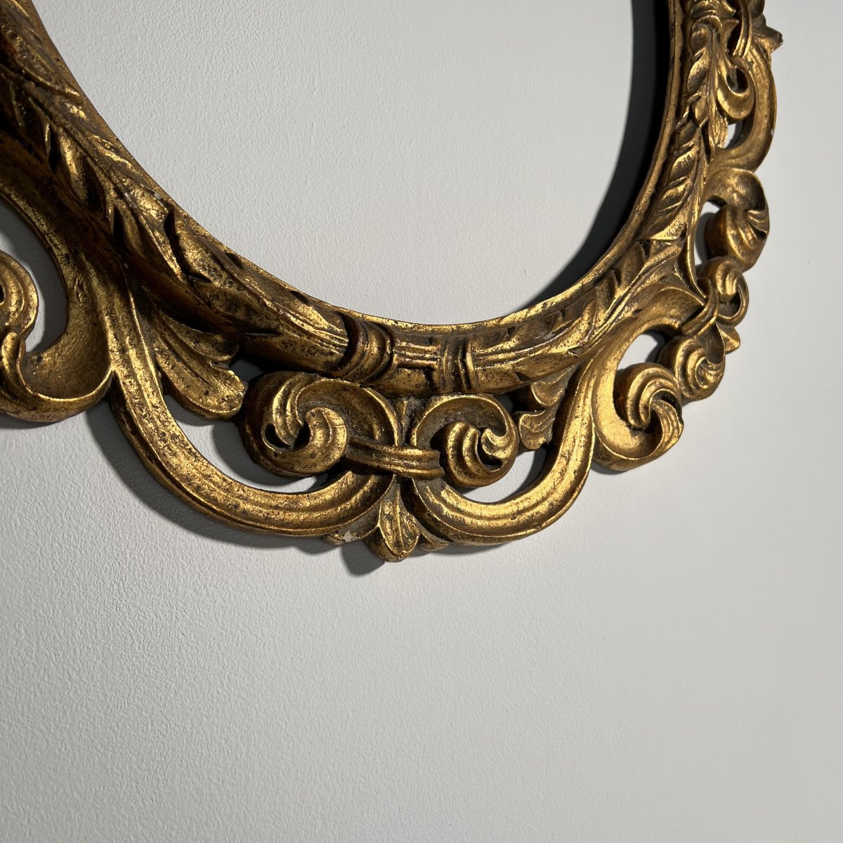 Oval Frame In Wood And Gilt Stucco With Acanthus, France 19th Century, Louis XV Style, 72x62 Cm-photo-1