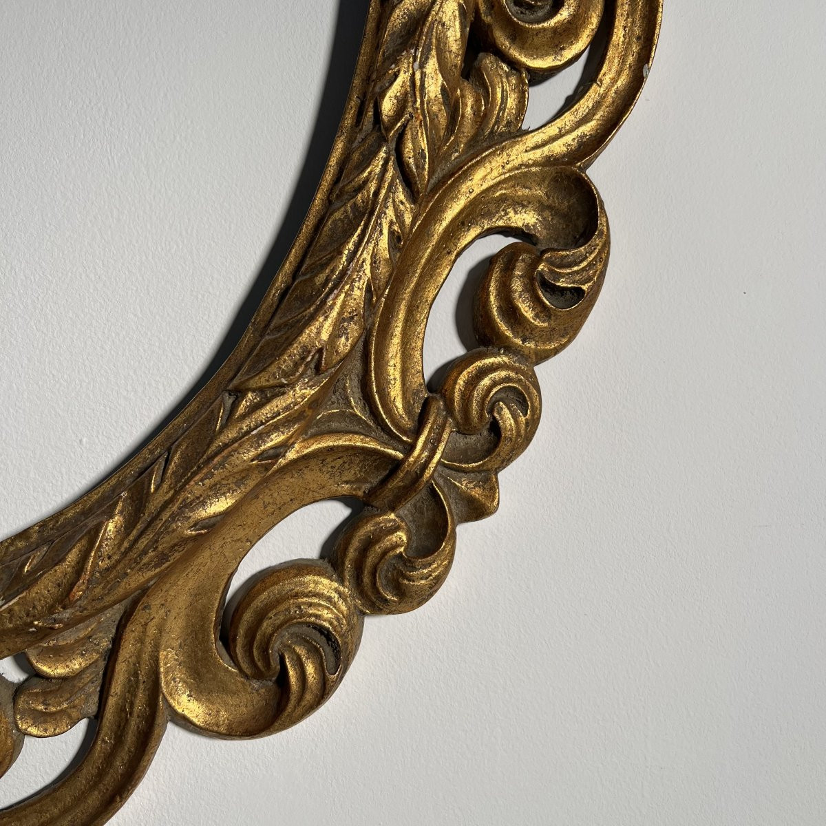 Oval Frame In Wood And Gilt Stucco With Acanthus, France 19th Century, Louis XV Style, 72x62 Cm-photo-2