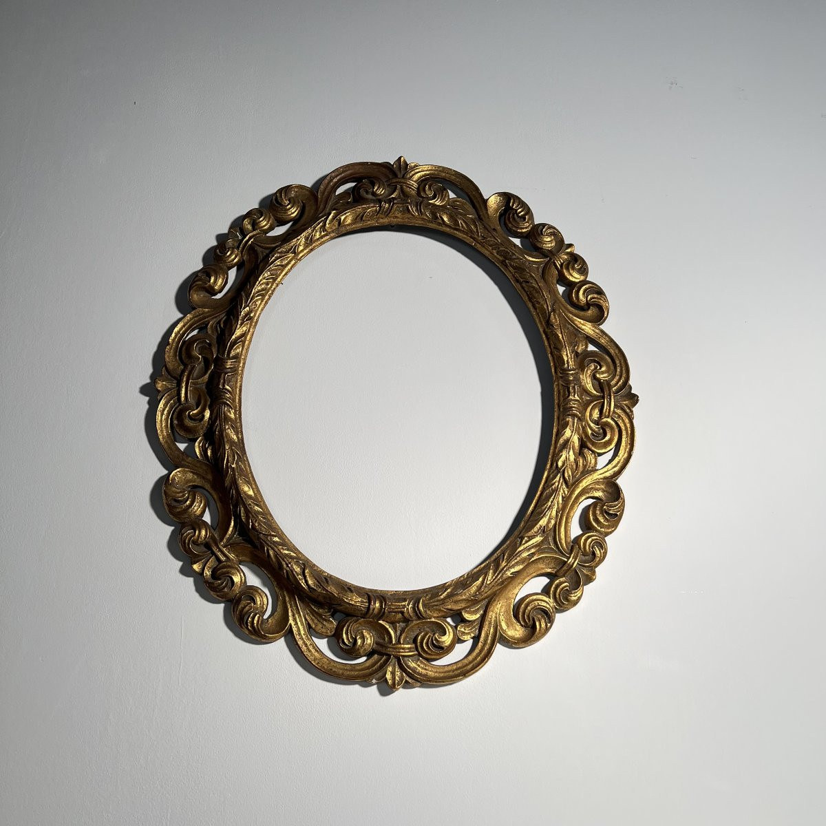 Oval Frame In Wood And Gilt Stucco With Acanthus, France 19th Century, Louis XV Style, 72x62 Cm-photo-4