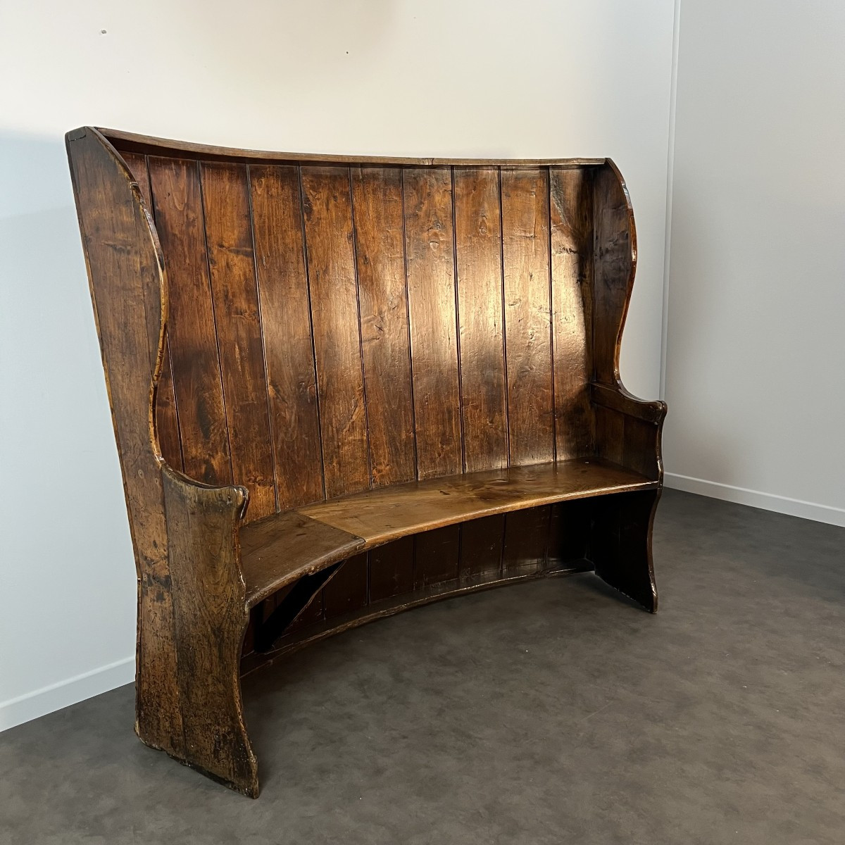 English Bow-back Pub Bench In Solid Curved Oak, Georgian Period, 19th Century