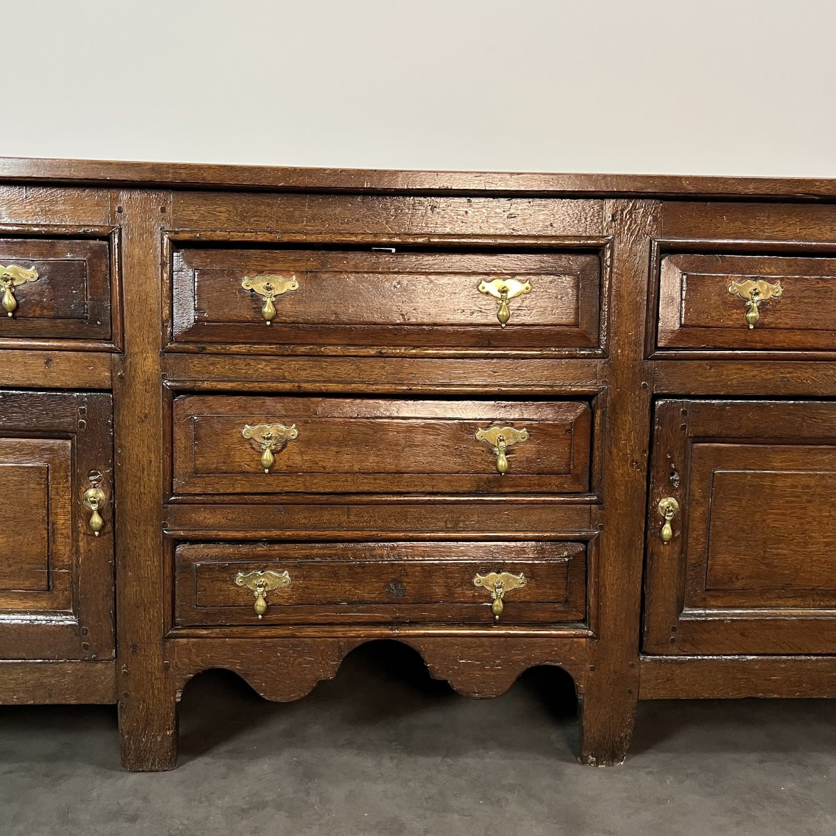 Large English Sideboard, Solid Oak Buffet, George I Or George II Period, 18th Century-photo-3