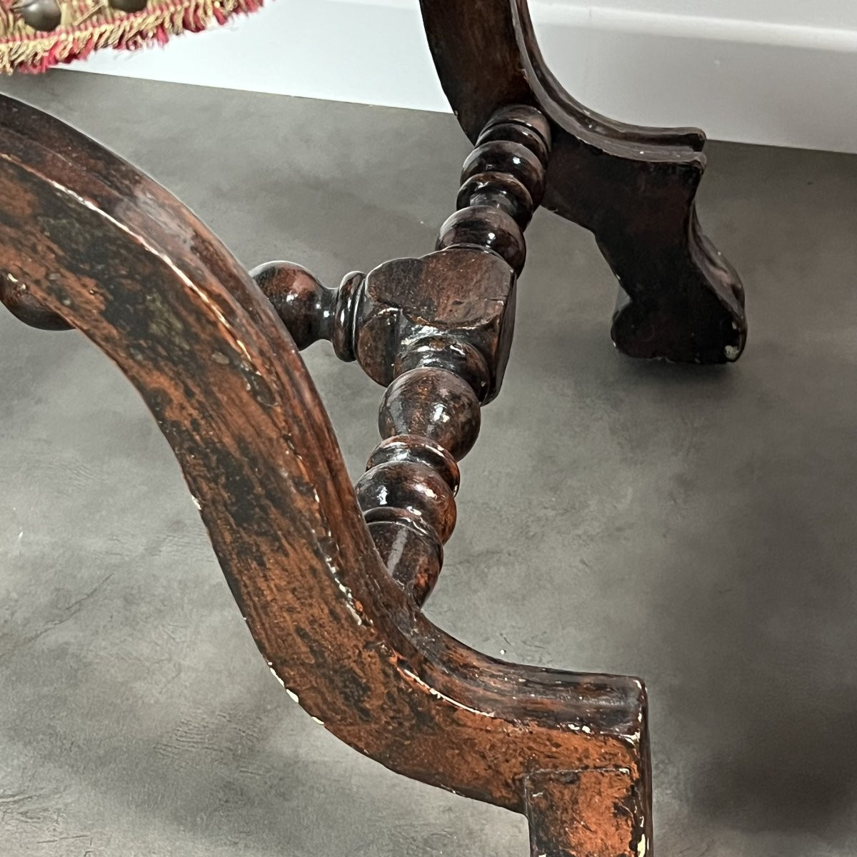 Fauteuil Curule, X-frame chair, William & Mary avec son repose-pied XVIIe siècle-photo-7