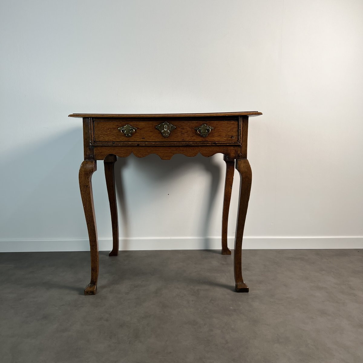 Table d'appoint Queen Anne Low-Boy en chêne maillé Angleterre XVIIIe siècle -photo-2