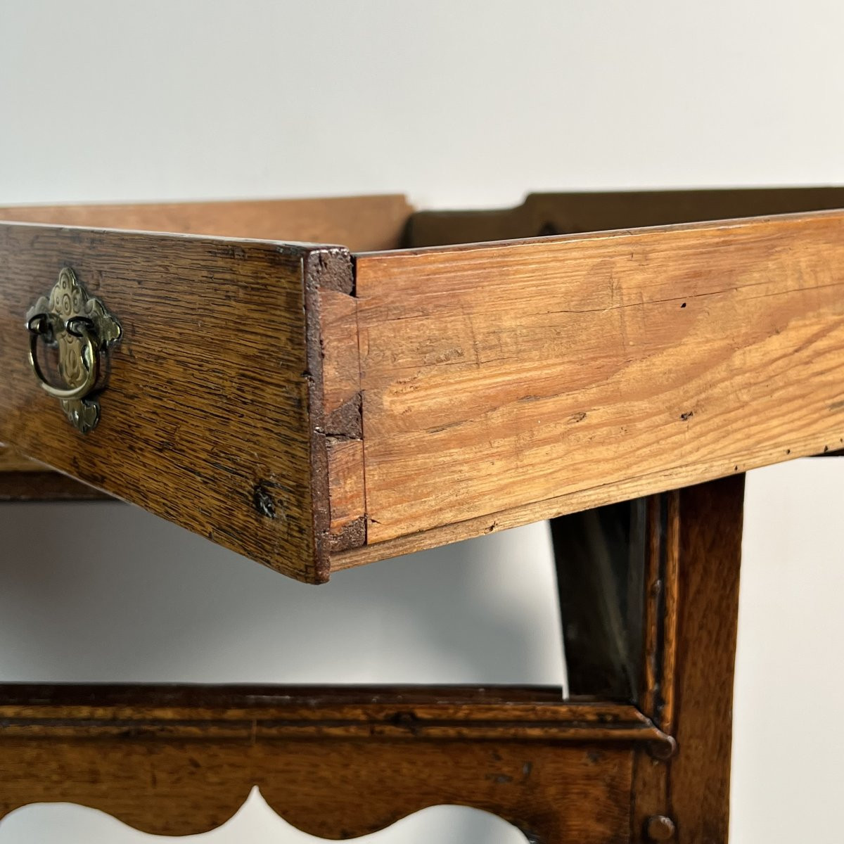 Table d'appoint Queen Anne Low-Boy en chêne maillé Angleterre XVIIIe siècle -photo-4