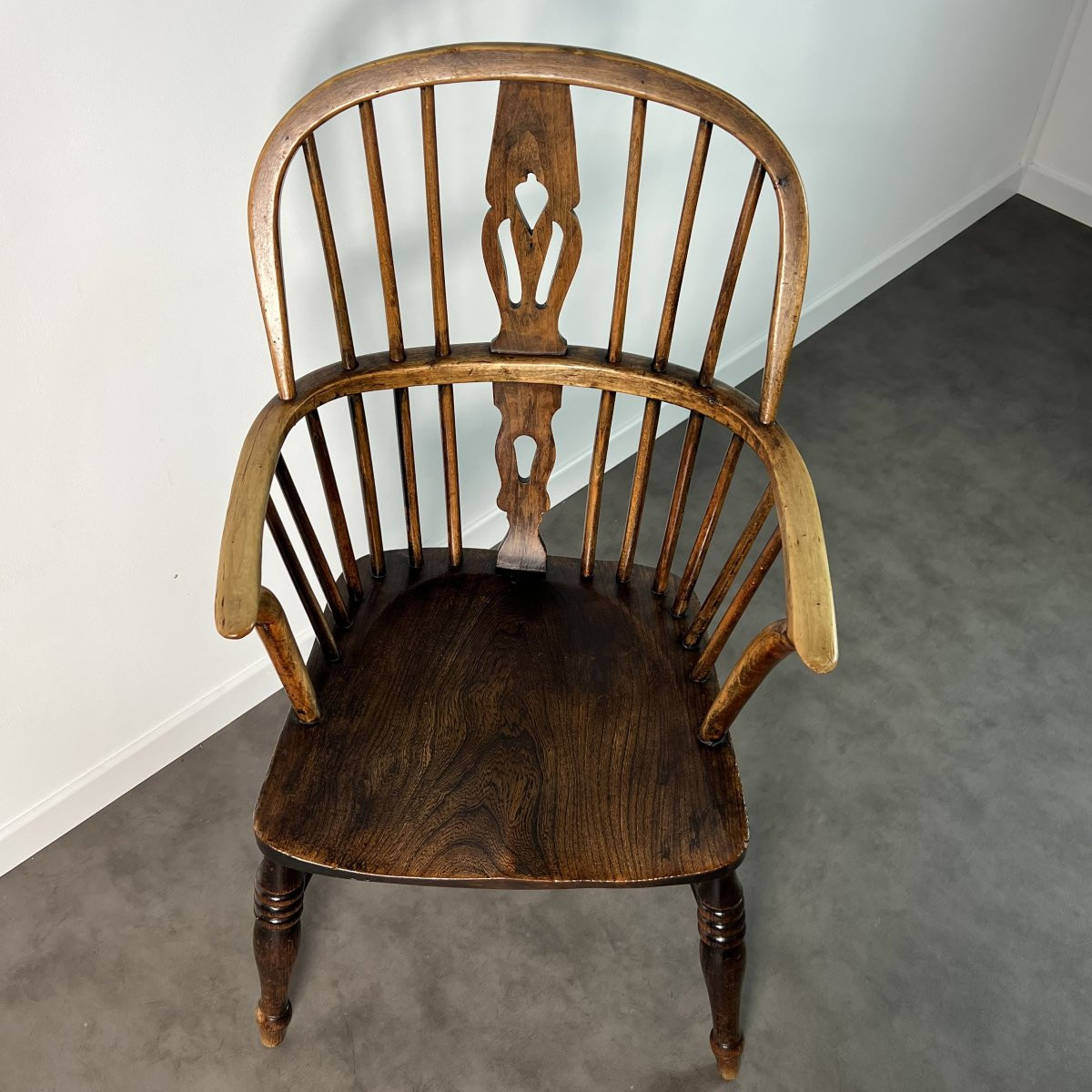 Chaise, fauteuil Windsor Low Back en Orme massif à dossier cintré, Angleterre, XIXe siècle-photo-3