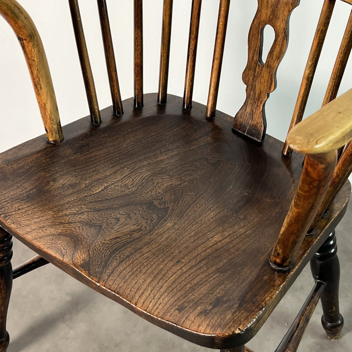 Chaise, fauteuil Windsor Low Back en Orme massif à dossier cintré, Angleterre, XIXe siècle-photo-4