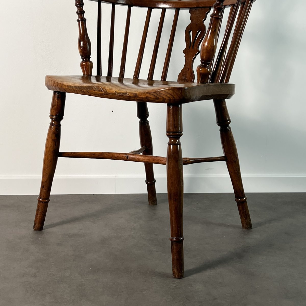 19th Century English Windsor Low Back Armchair In Solid Elm With Steam-bent Ash Back-photo-3