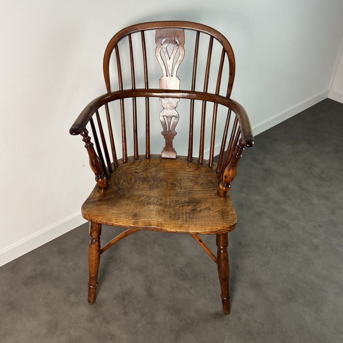 19th Century English Windsor Low Back Armchair In Solid Elm With Steam-bent Ash Back-photo-4
