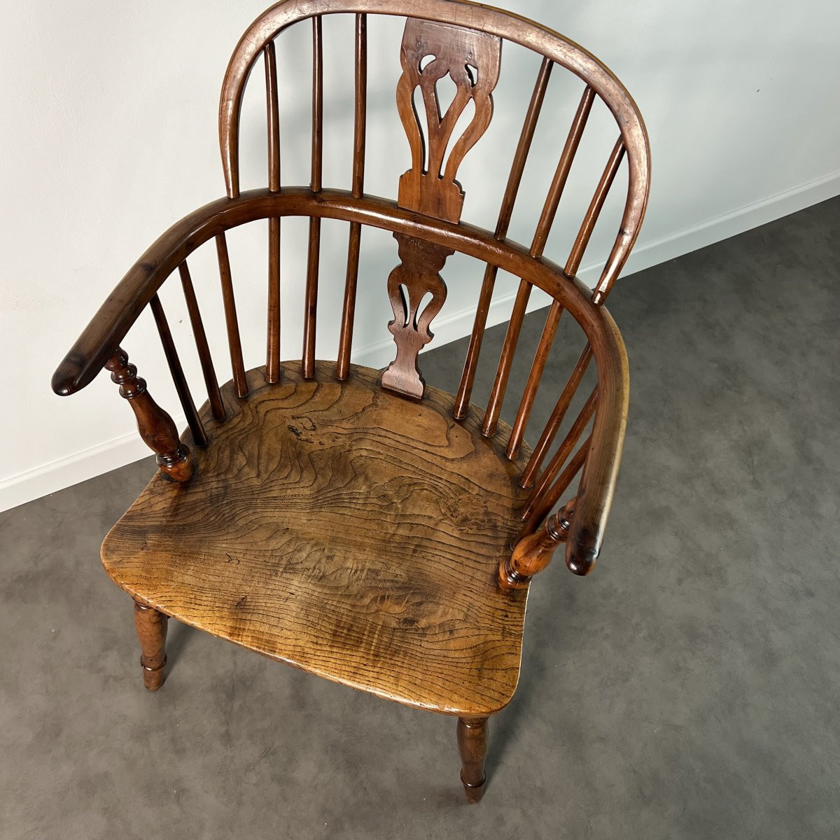 19th Century English Windsor Low Back Armchair In Solid Elm With Steam-bent Ash Back-photo-1