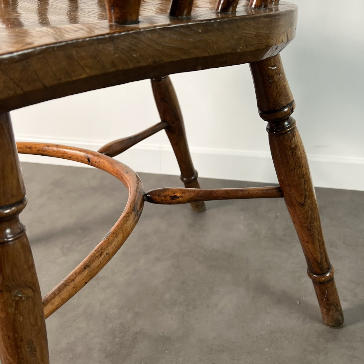 19th Century English Windsor Low Back Armchair In Solid Elm With Steam-bent Ash Back-photo-3