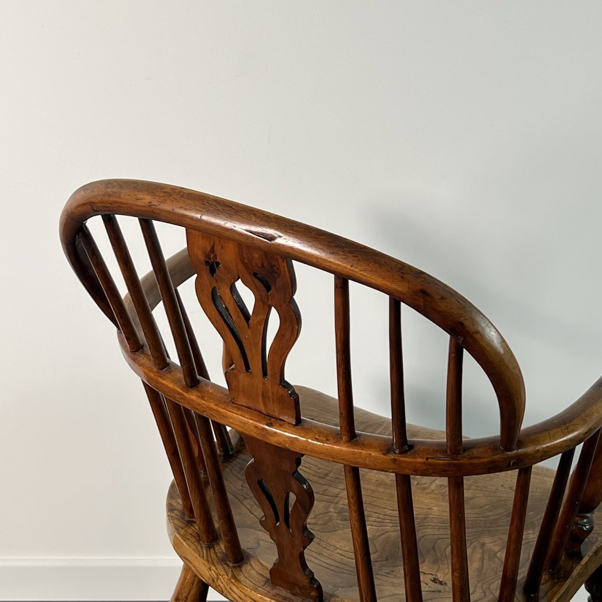 19th Century English Windsor Low Back Armchair In Solid Elm With Steam-bent Ash Back-photo-5