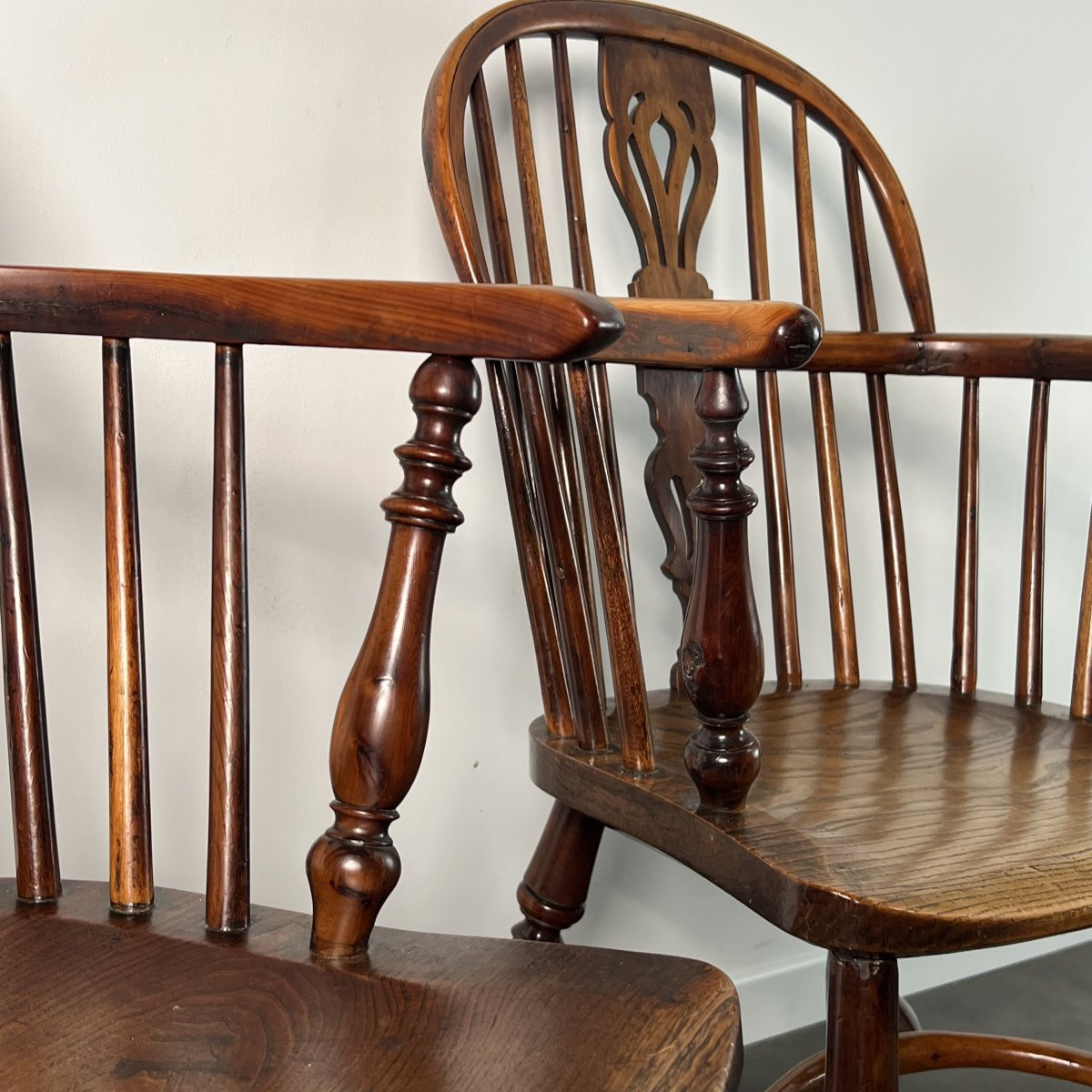 Ensemble de 3 chaises, fauteuils Windsor Low Back en orme, Angleterre, XIXe siècle-photo-2