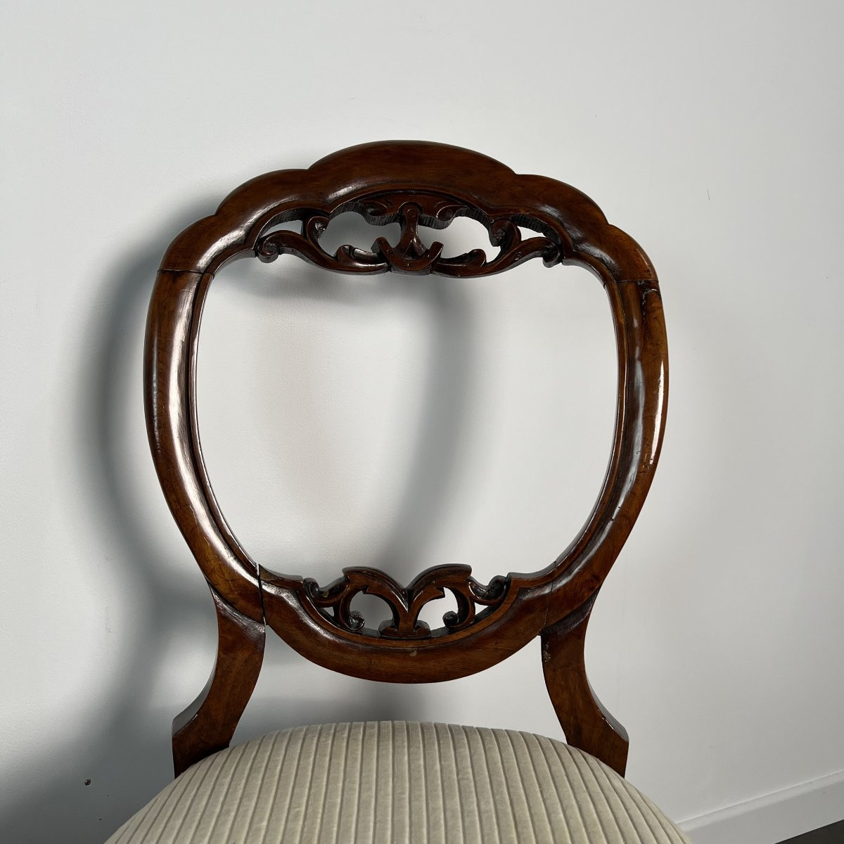 Paire de chaises anglaises victoriennes dites balloon chair - acajou massif sculpté XIXe siècle-photo-3