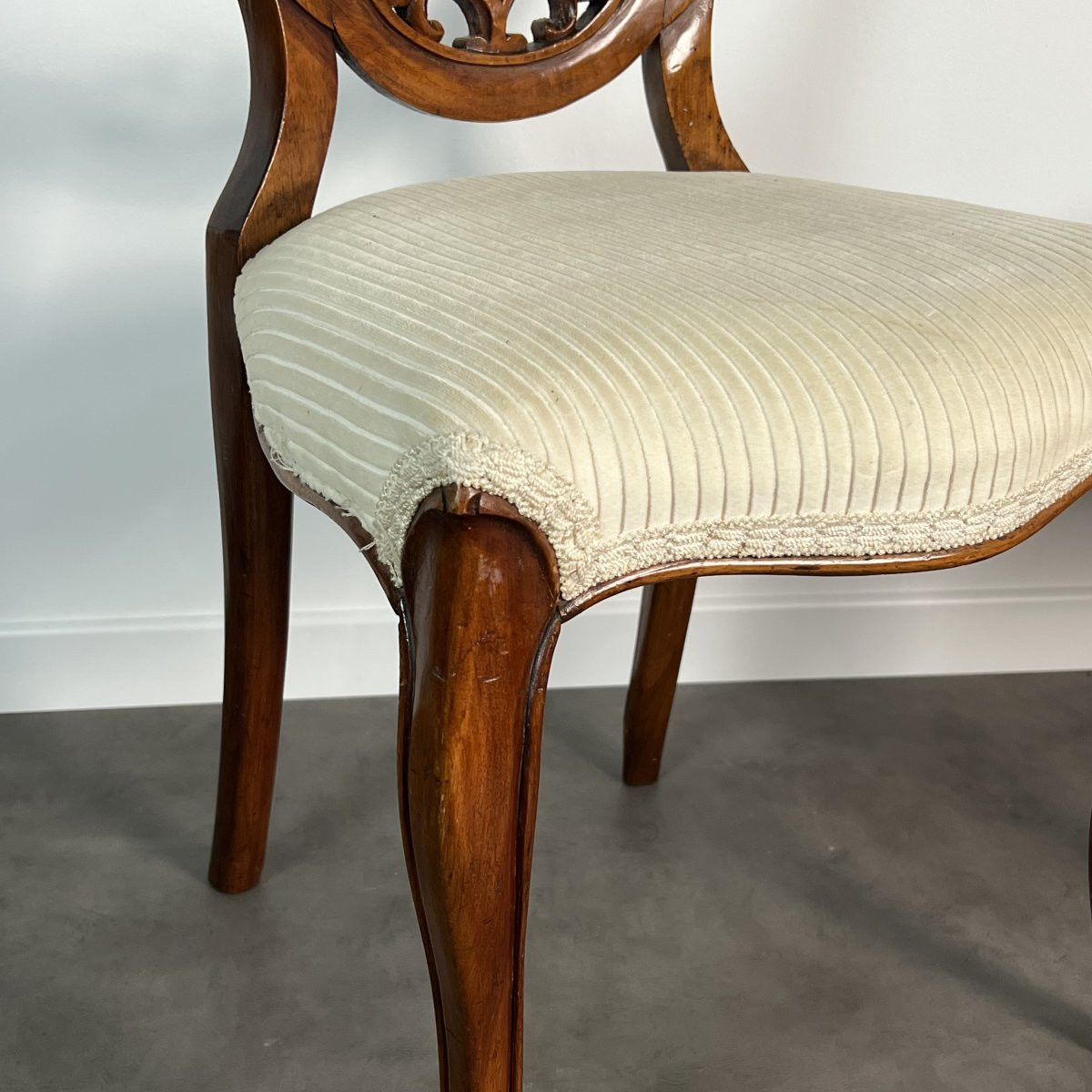 Paire de chaises anglaises victoriennes dites balloon chair - acajou massif sculpté XIXe siècle-photo-4