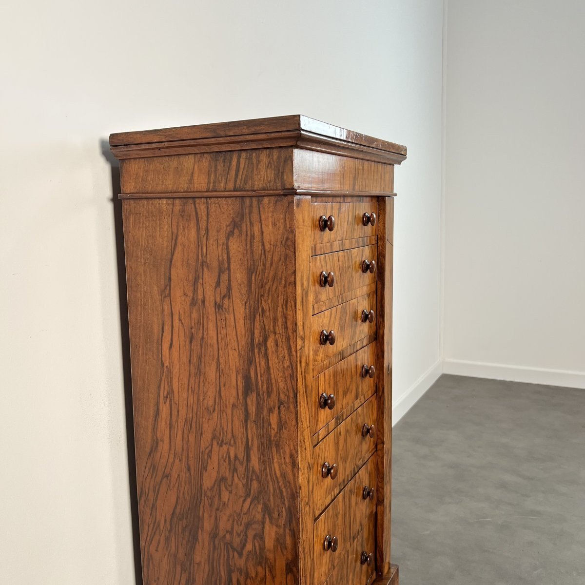 Petite commode Wellington Anglaise en placage de noyer, époque victorienne,  XIXe siècle-photo-3