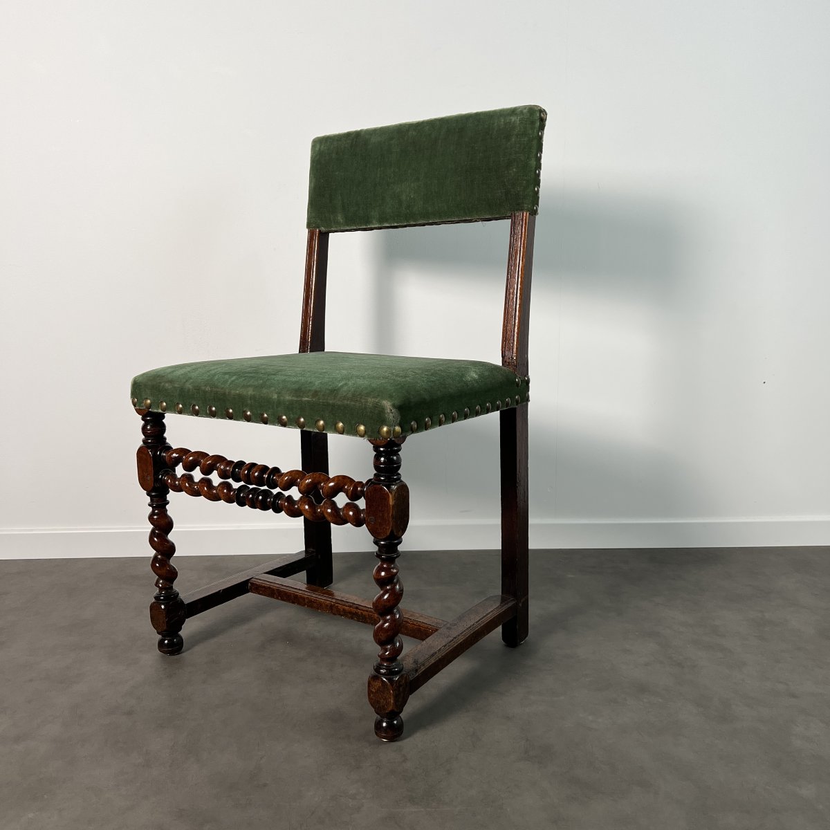 Chaise d'appoint de style cromwellien Charles II, Haute Époque, noyer, Angleterre XVIIe siècle