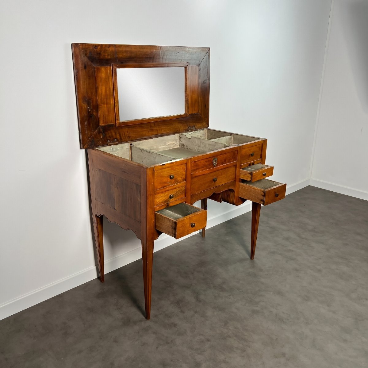 Coiffeuse poudreuse d'époque Louis XVI à transformation en merisier, petit bureau XVIIIe siècle