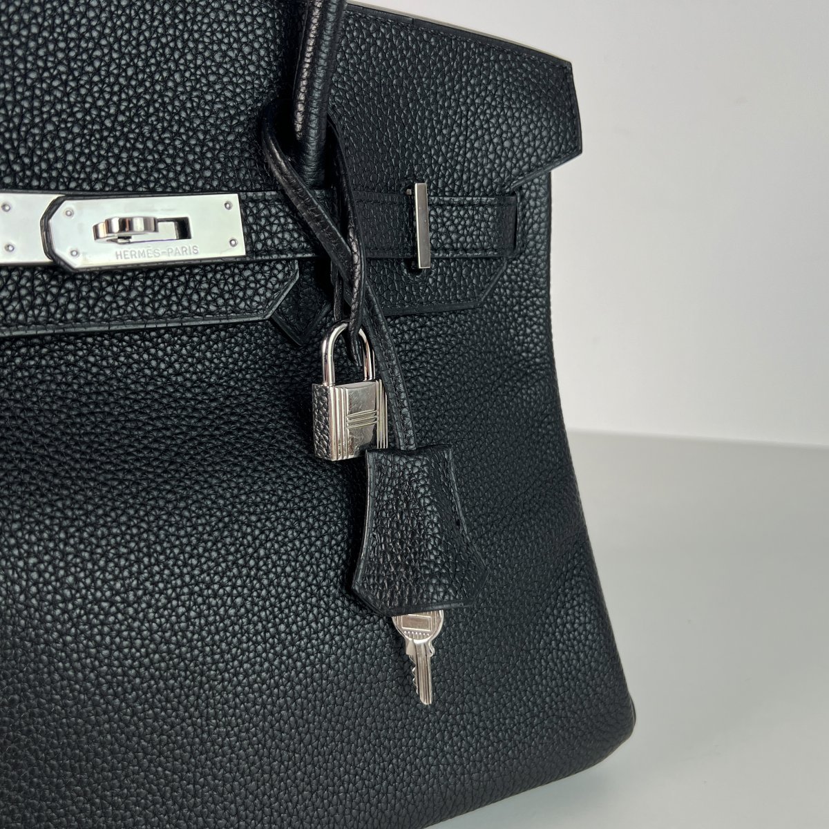 Hermès Birkin 30 Cm Handbag In Black Togo Leather-photo-2
