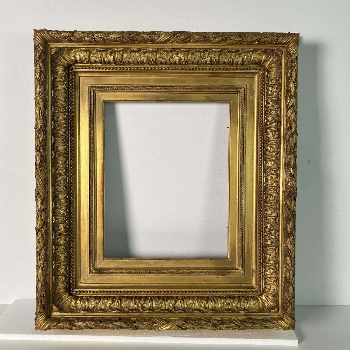 Cadre ancien doré dit Barbizon à guirlande de laurier, France XIXe siècle, 41 x 33 cm format 6F-photo-2