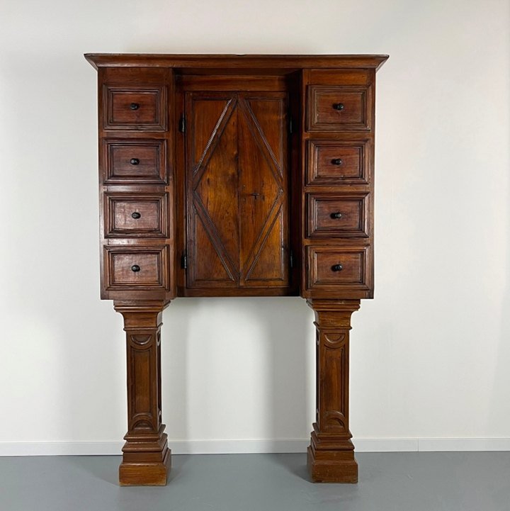 Cabinet italien haute époque en noyer, stipo monetiere piémontais du XVIIe siècle-photo-2