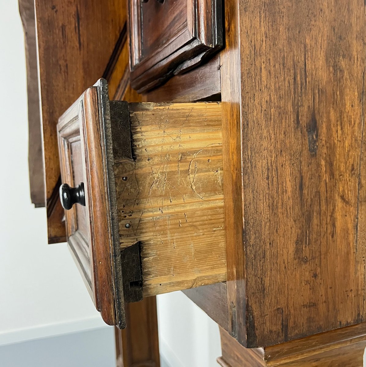 Cabinet italien haute époque en noyer, stipo monetiere piémontais du XVIIe siècle-photo-6