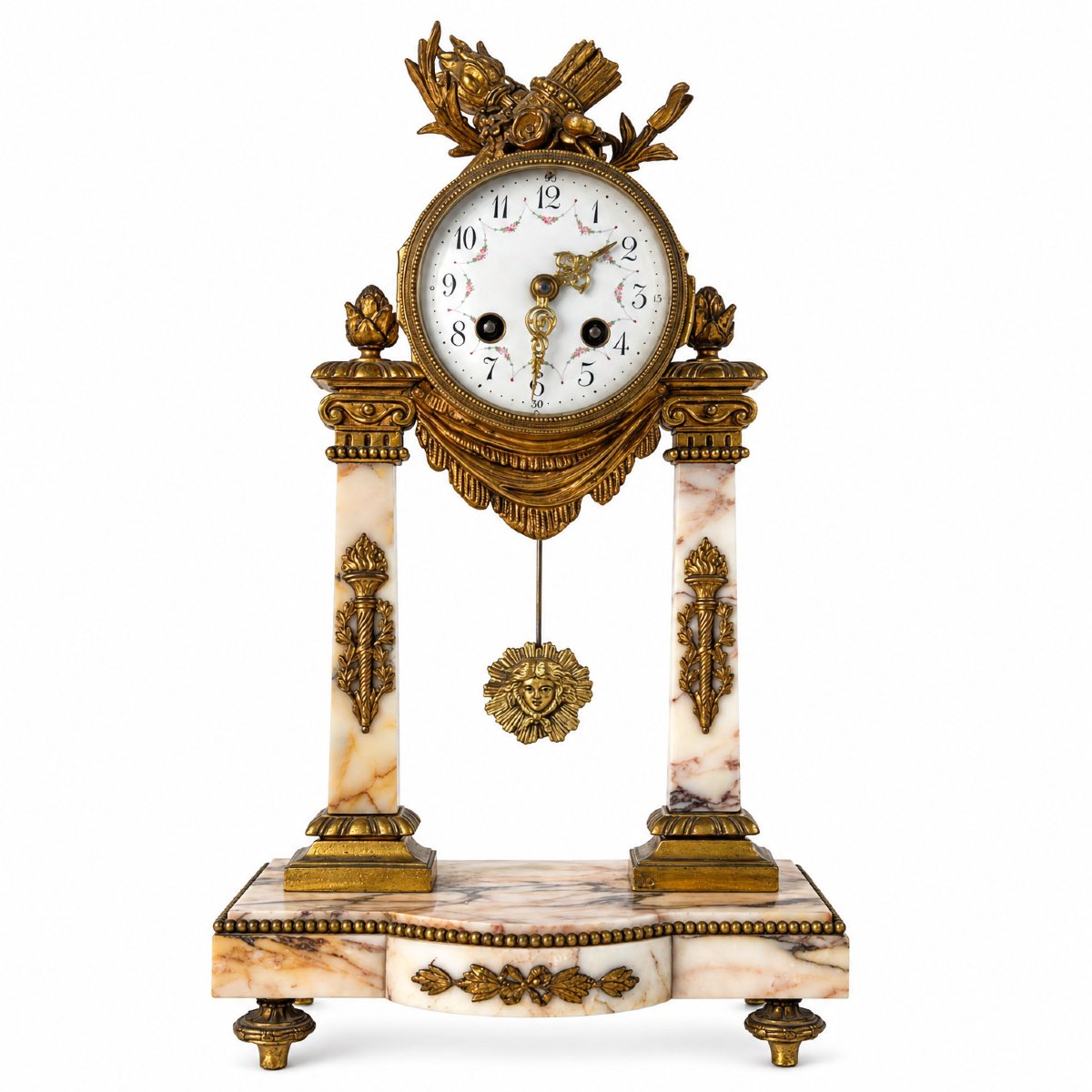 Pendule portique de style Louis XVI en marbre et bronze doré, fin du XIXe siècle