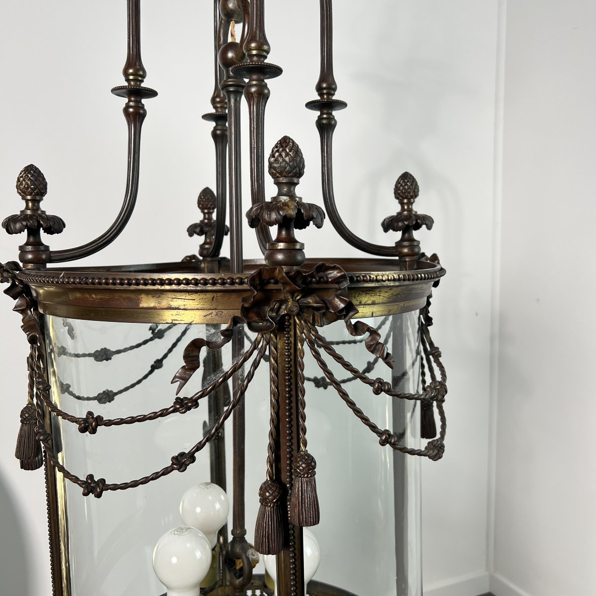 Grande lanterne de vestibule d'époque Napoléon III, XIXe siècle, en bronze de style Louis XVI.-photo-4