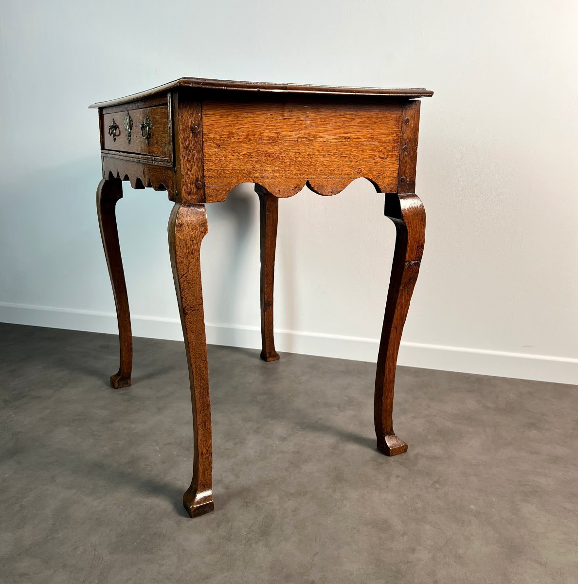 18th Century English Queen Anne Low-boy Side Table In Quarter-sawn Oak-photo-2